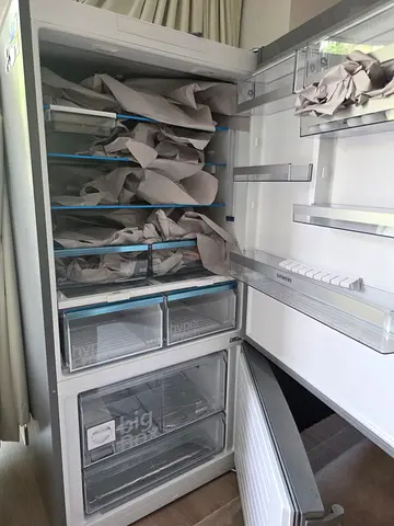Siemens iQ700 Bottom Freezer 6 months old Under warranty till 2030