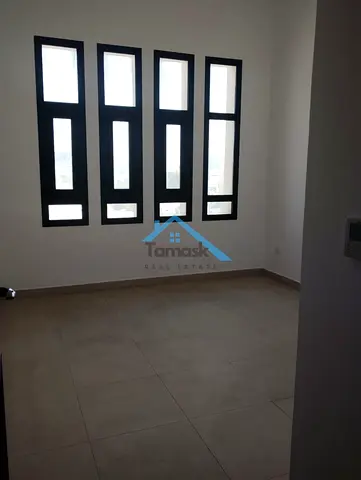 للايجار شقه فى منطقة الجميرا الاولى تتكون من غرفتين وصاله و2 حمام ومطبخ وبلكونه وقريبة من جميع الخدمات