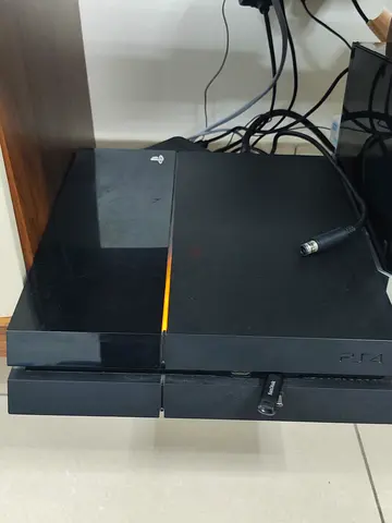 Modded PS4 with controller + 5 games