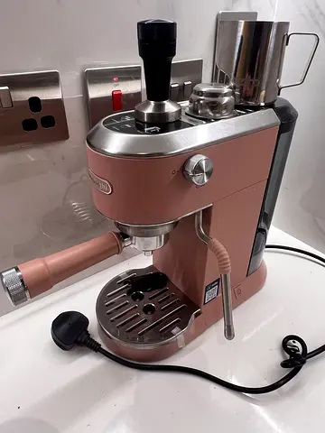 DeLonghi Dedica espresso machine pink - faulty, for repair or parts