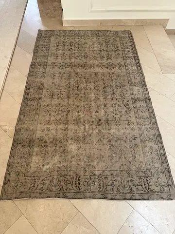 Vintage-style beige rug — 240x145cm - in good condition - Turkish made