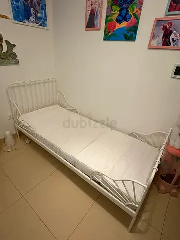 White metal single daybed with mattress , Resizable (for Kids)