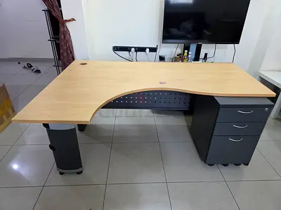 L-shaped wooden office, computer, study desk with cable management (good condition)