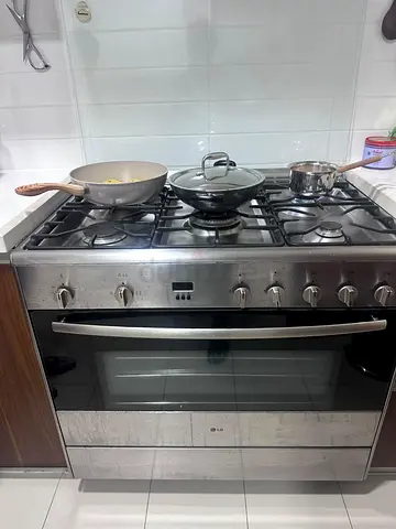 LG Stainless Steel Gas Range with Oven - Good Working Condition