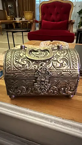 Ornate Vintage-Style Decorative Silver Jewelry Chest/Trinket Box