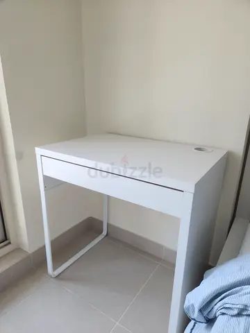 Desk with drawer and make-up dividers