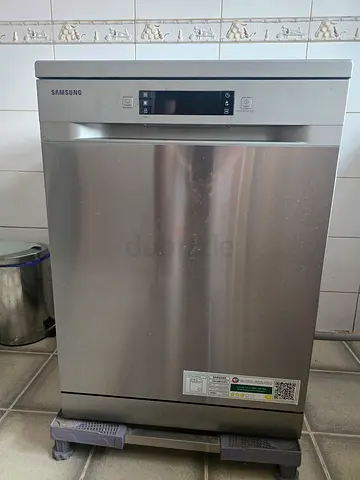 Samsung stainless steel built-in dishwasher - good conditionAL BARSHA 1 ORGINAL PRICE AED 2000
