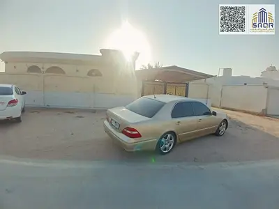 بيت عربي للايجار مشيرف 3غرف وصالة مجلس غرفة خادمة مساحه 10000قدم مظلة سيارات داخلية جلسه خارجية