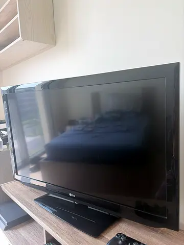LG 32-inch Flat Screen TV - Good Working Condition