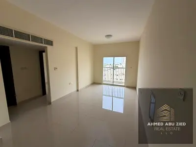 شقة سكنية عائلية للإيجار السنوي في موقع استراتيجي وحيوي للغاية بمنطقة النعيمية 3، تقع خلف السفير مول ومقابلة لشارع الشارقة تماماً. تتميز الشقة بالمساح