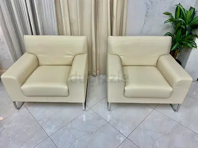 knoll by German Cream Leather Armchairs with Metal Legs - Good Condition