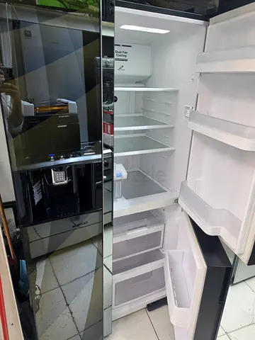 Hitachi 700L Gross 3- Door Side by Side Refrigerator No Frost  Inverter  Dual Fan Cooling Touch S