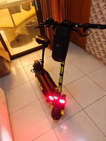 Used electric scoter wed charger battry range 25km location sharjah lebortry signal