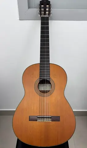 Yamaha CG122MC Classical Guitar (Solid Cedar Top) + 2 Daddario string sets
