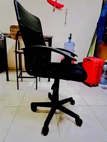 Black ergonomic swivel office chair with armrests