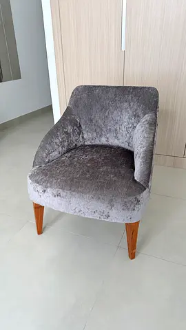 Elegant Grey Accent Chair – Excellent Condition