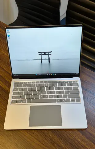 Surface Laptop 7th Edition Snapdragon x 10 Core 16GB Ram 512 GB Ssd Touch Screen