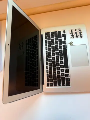 Apple MacBook Air 13-inch 256 GB arabic and english Keyboard – For Parts or Repair