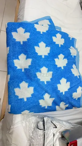 Blue maple leaf fleece blanket - soft, single bed size