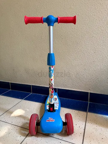 Spartan Disney Mickey 3-Wheel Kids Scooter with LED Light-Up Wheels – Excellent Condition