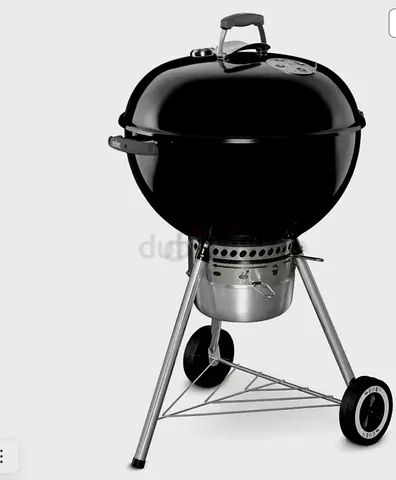 Classic Weber black kettle charcoal grill with wheels - good condition 22" (57cm)