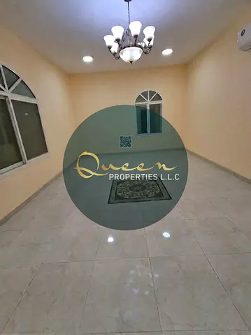 مساحة كبيرة / موقع مميز وحيوي / قريب من الخدمات والمرافق