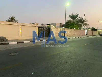 فيلا فاخرة مجددة بالكامل في الخزامية – 12,000 قدم² بسعر مميز