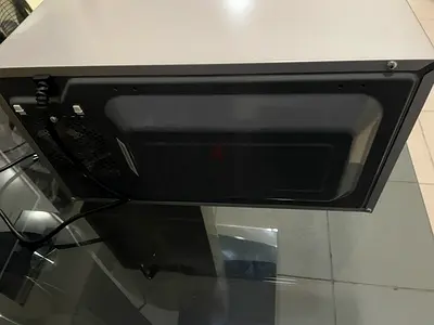 Used countertop microwave oven - good working condition