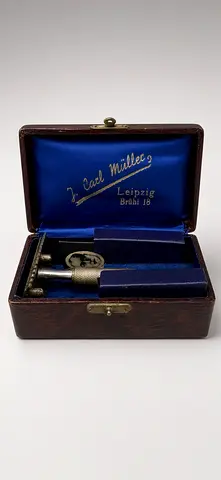 Vintage 1940 German Safety Razor – J. Carl Müller Leipzig in Original “Berlin 1940” Box