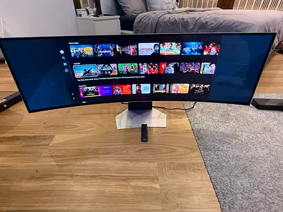 Samsung 49" Odyssey OLED G9 240Hz Silver + Heavy-Duty Monitor Arm