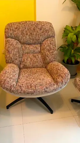 Comfortable swivel lounge chair in good condition