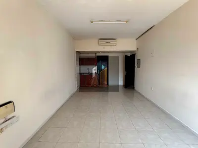 Spacious very big studio studio with split ac available for family
