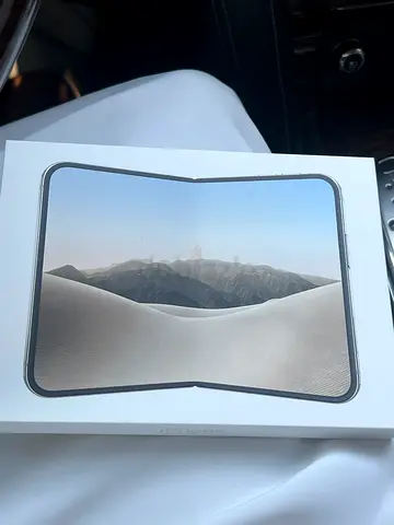 iPhone Duo الجديد القابل للطي (Foldable)، سعة 512GB.