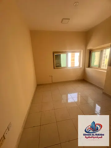 استوديو مميز في النباعة بالشارقة بتكييف وغاز مركزي، بالقرب من مبارك سنتر ولولو هايبر ماركت والأسواق والخدمات اليومية.