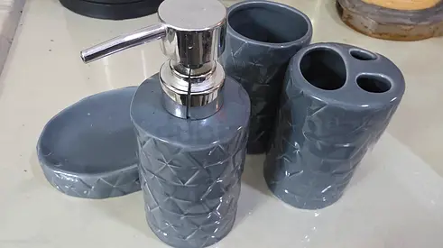 Serious buyers only - 4 pieces soap dispenser