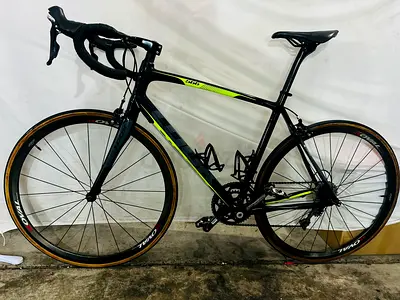 Road bike carbon look