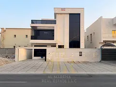 3-story villa on the main street, including electricity, water, and air conditioning. Fully centrali