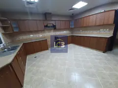 EXCELLENT 5 BEDROOMS WITH MAJLIS,WARDROBE,MAIDS ROOM,LAUNDRY ROOM,BACK YARD & COVERED PARKING FOR 14