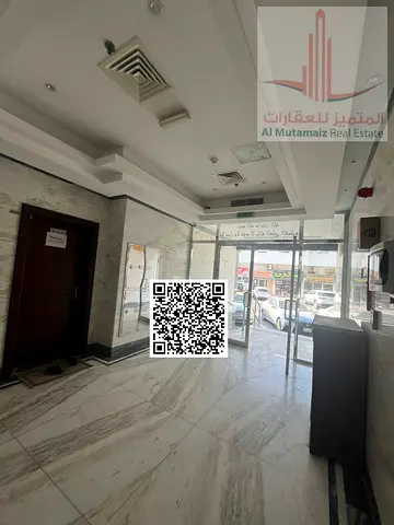 Commercial building for sale in Al Nuaimiya 2, Ajman. 6 shops, 24 apartments, 7 parking spaces, current income AED 860,000.