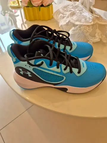 Under Armour men's running/training shoes - blue, never used