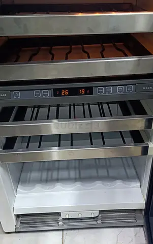 Sub-zero Stainless Steel undercounter Wine Cooler / Beverage Cooler