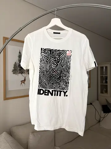 Unique design Tshirt, Size S/M