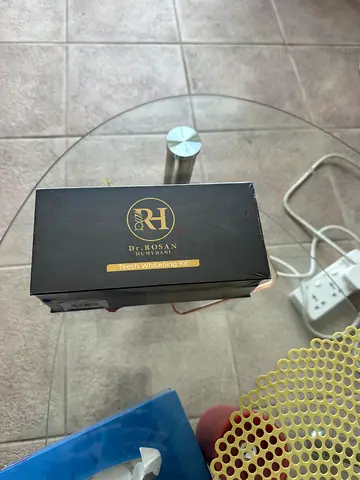 I’m selling a brand new, sealed Dr. Rosan Humydani Teeth Whitening Kit. The box is unopened and in f