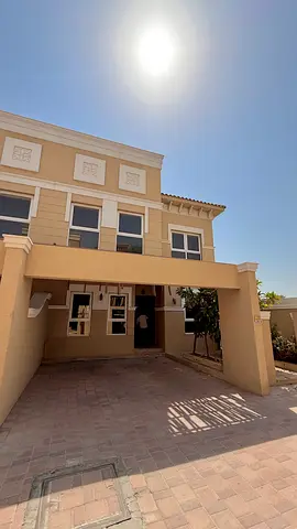 GATED COMMUNITY VILLAH 4BHK WITH KITCHEN APPLIANCES FREE ALL FACILITIES FREE 160K IN 4 CHEQUES