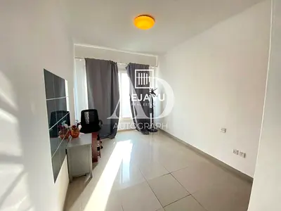 Vacant | On Low Floor | Huge Layout