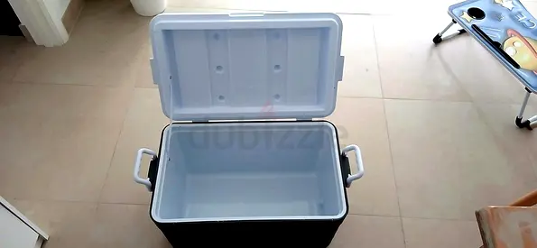 Cosmoplast cooler box, approx 45L
