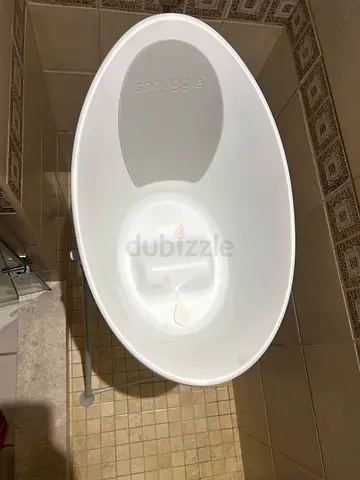 Shnuggle baby bath basket with stand