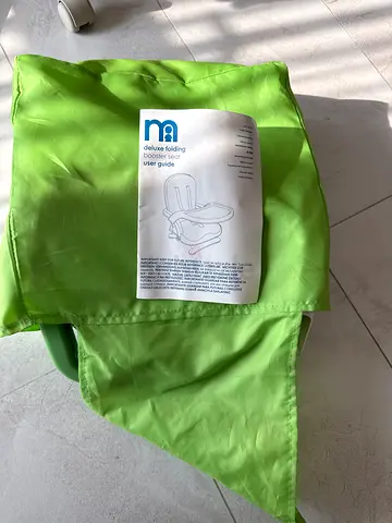 Folding booster seat