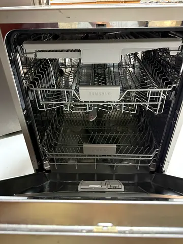 Samsung Freestanding Stainless Steel Dishwasher (3 Racks) – Perfect Condition Model # DW60M6050FS