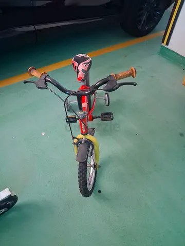 Kids small 14 inch bicycle with training wheels — used, good for 2-4 years